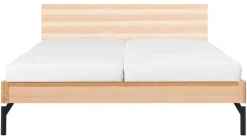 Hot Karlsson Bed Sky met hoofdbord hout en poten metaal beuken